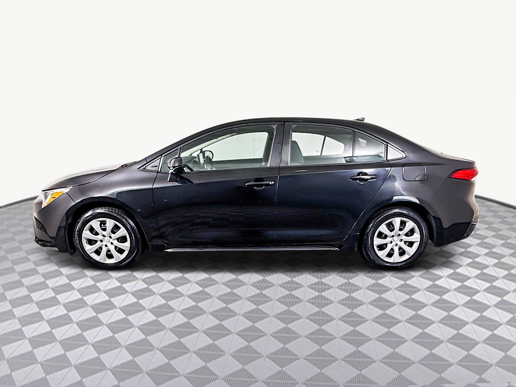 Used 2022 Toyota Corolla LE image 6