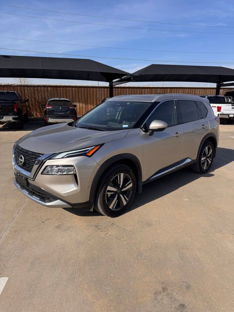 Used 2023 Nissan Rogue Platinum w/ Platinum Premium Package image 3