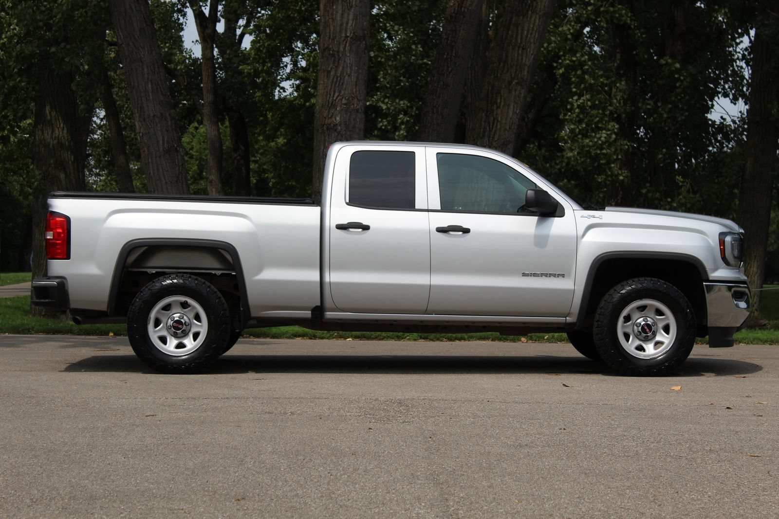 Used 2019 GMC Sierra 1500 Limited w/ Sierra Convenience Package AWD/4WD image 8