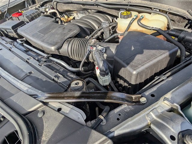 Used 2022 Chevrolet Suburban LT w/ Luxury Package image 17