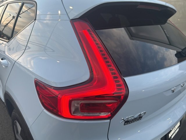 Certified 2025 Volvo XC40 B5 Plus image 10