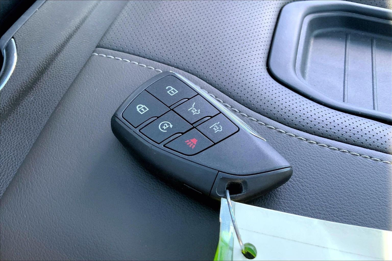 Used 2022 GMC Yukon SLT w/ SLT Premium Package image 14