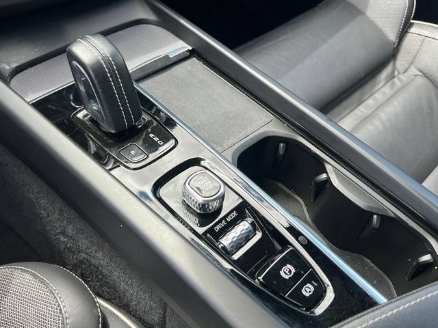 Used 2021 Volvo XC60 T8 R-Design w/ Advanced Package AWD/4WD image 19
