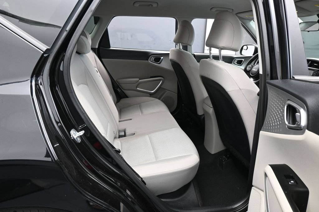 Used 2023 Kia Soul LX FWD image 31
