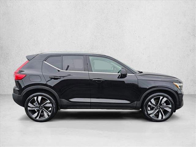 Used 2025 Volvo XC40 B5 Plus image 6