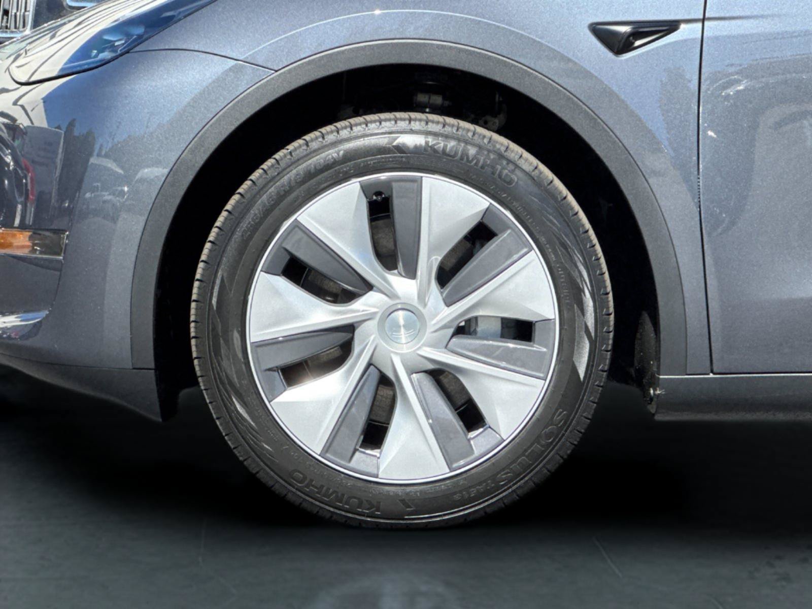 Used 2023 Tesla Model Y 2WD image 25