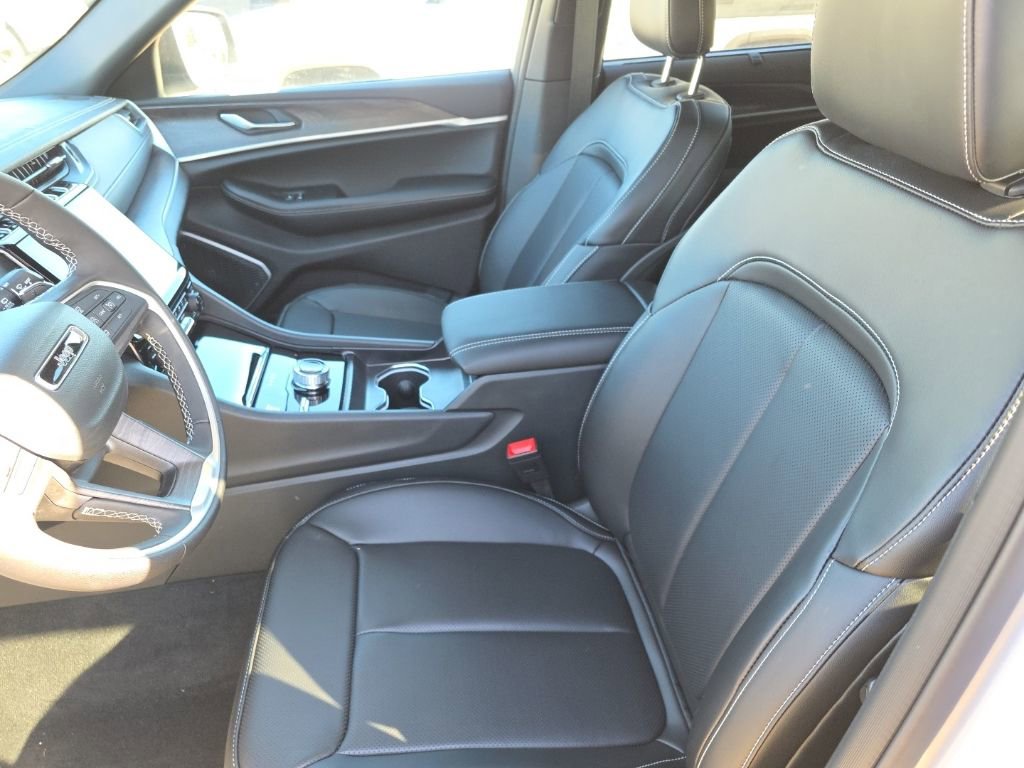 New 2025 Jeep Grand Cherokee Limited w/ Luxury Tech Group II image 11