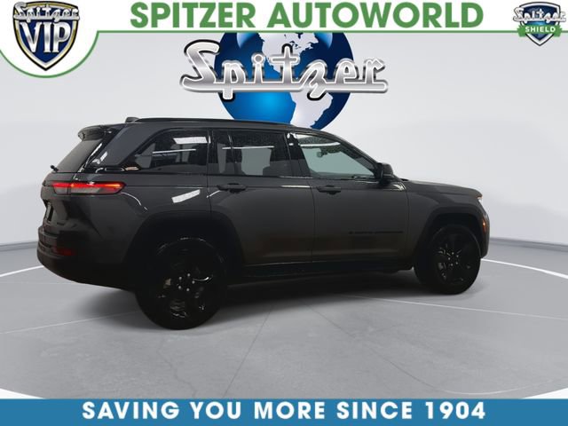Used 2025 Jeep Grand Cherokee Limited w/ Black Appearance Package image 9