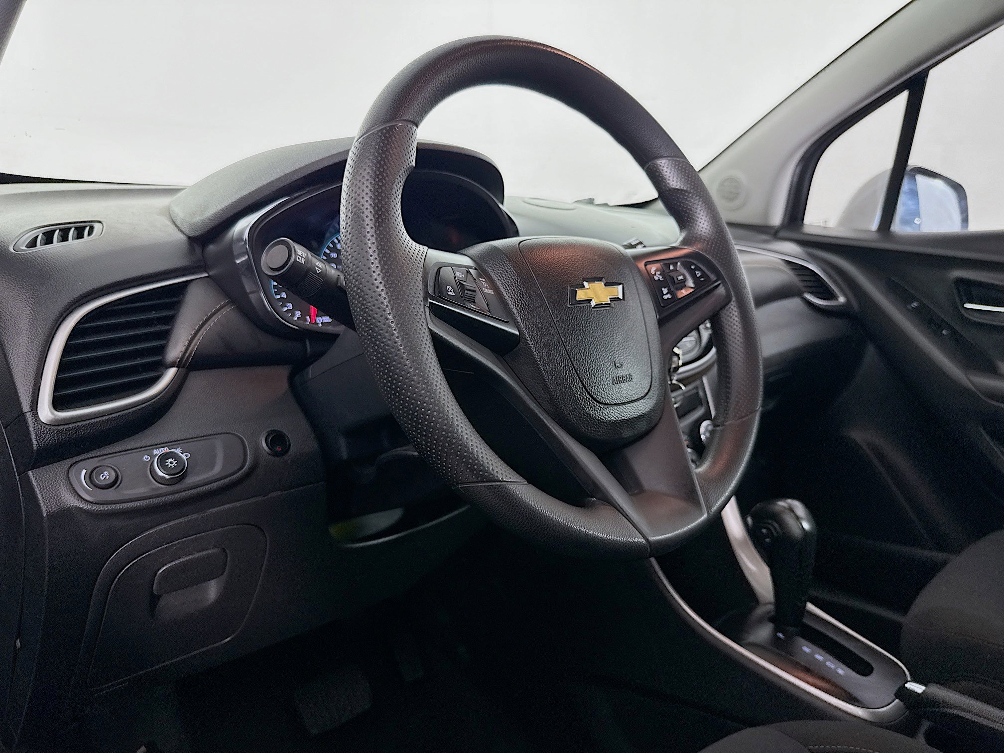 Used 2021 Chevrolet Trax LS w/ Tint and Cruise Package FWD image 21