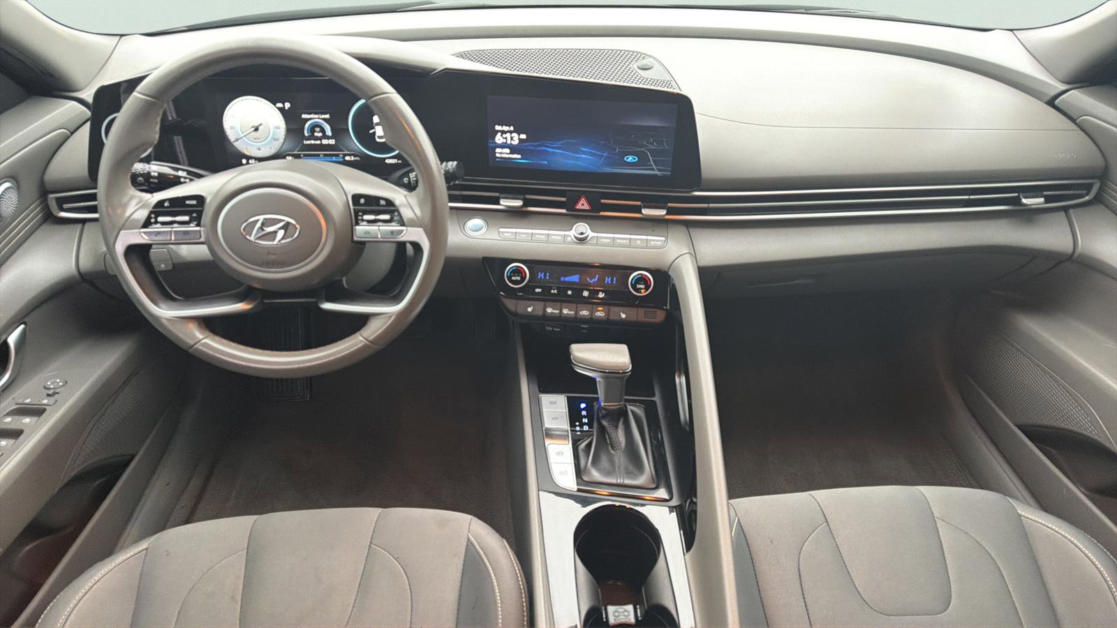 Used 2023 Hyundai Elantra SEL w/ Convenience Package image 13