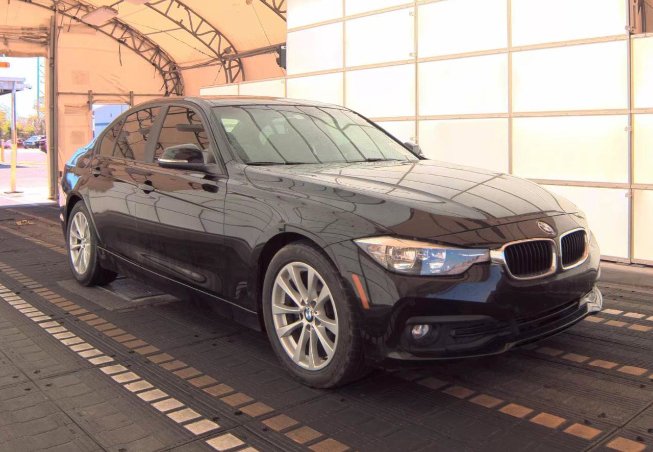 Used 2017 BMW 320i xDrive Sedan AWD/4WD image 4