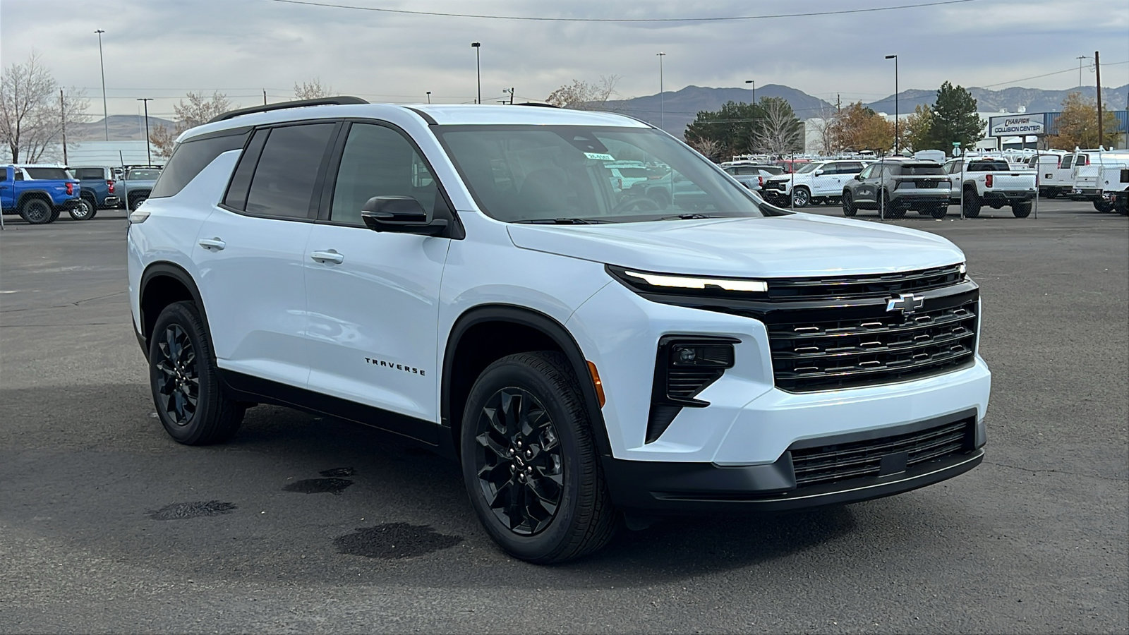 New 2026 Chevrolet Traverse LT w/ Midnight/Sport Edition image 3