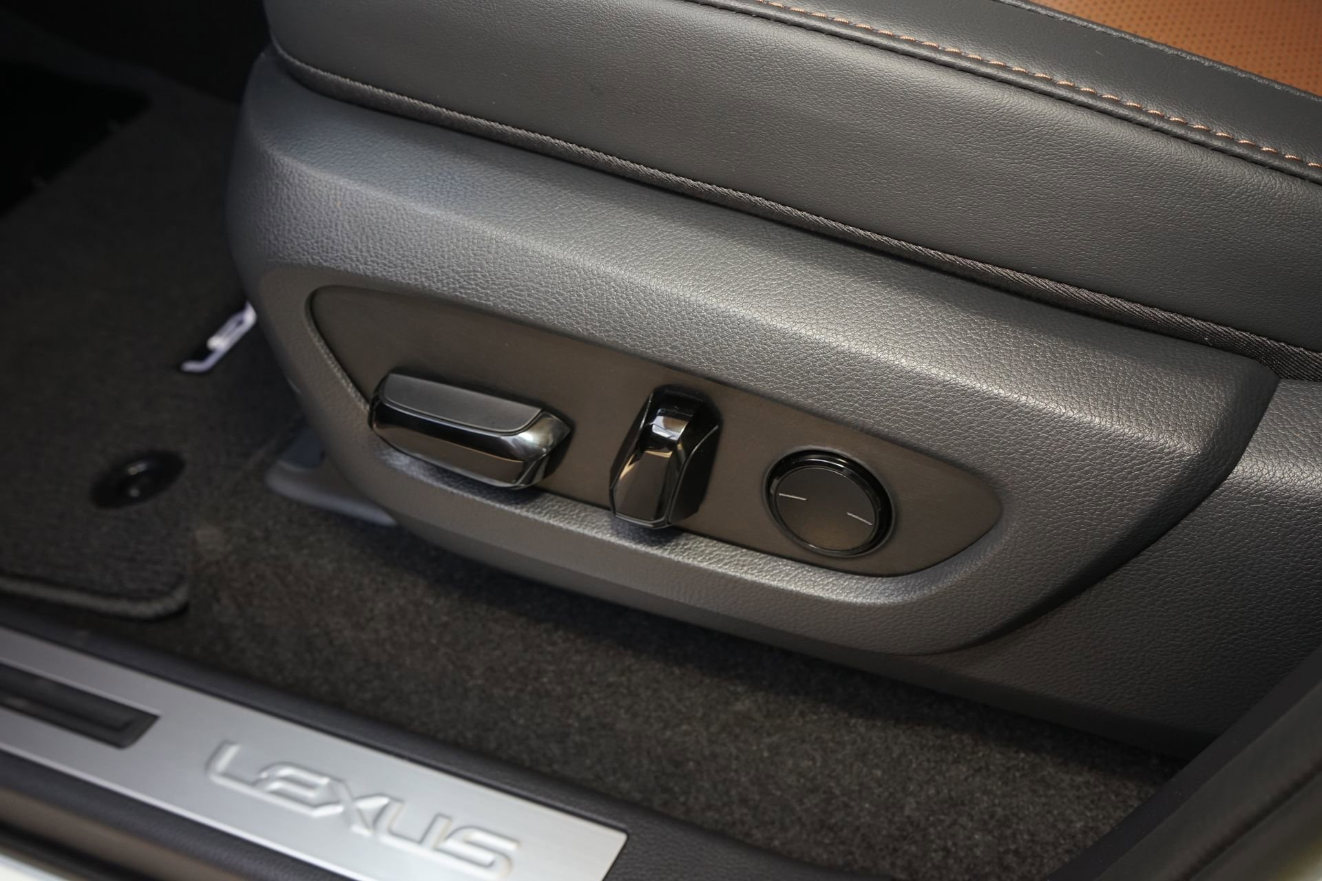 Used 2026 Lexus GX 550 w/ Cold Area Package image 25