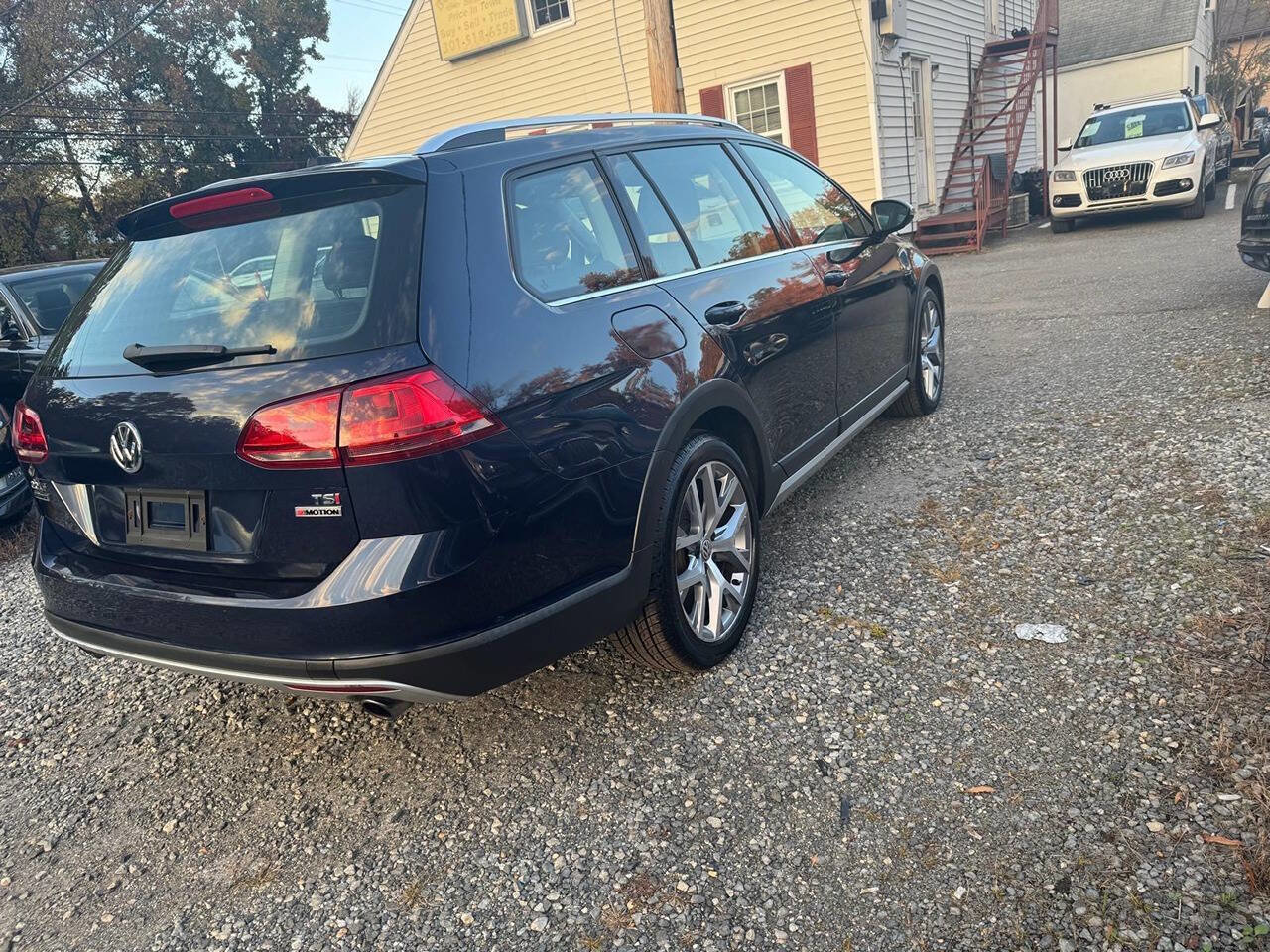 Used 2017 Volkswagen Golf Alltrack SE image 9