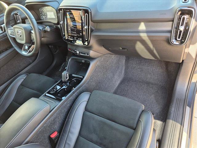 Used 2022 Volvo XC40 T5 R-Design w/ Climate Package AWD/4WD image 20