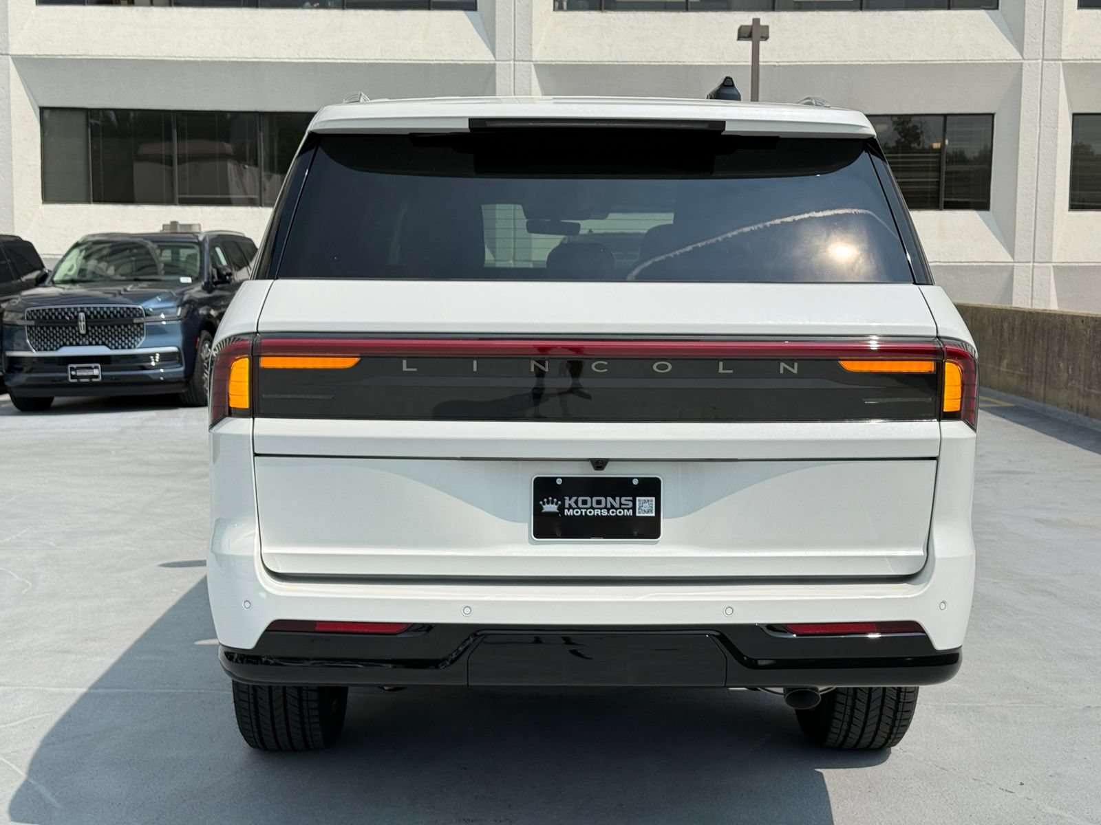 New 2027 Lincoln Navigator L Premier AWD/4WD image 4