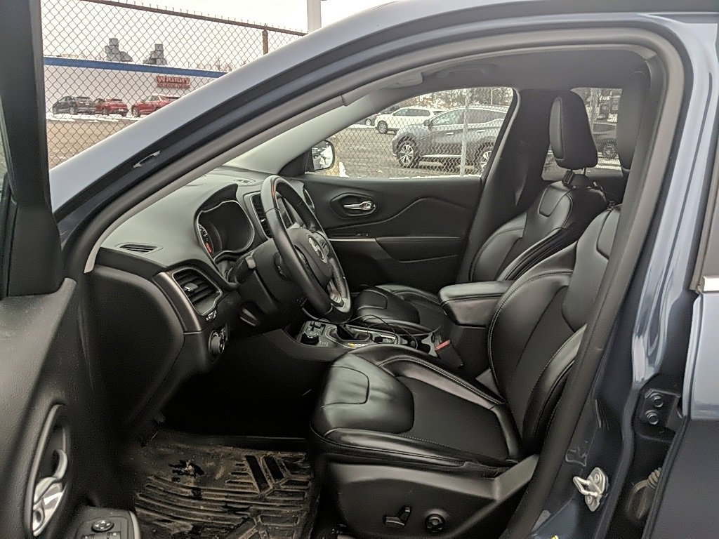 Used 2019 Jeep Cherokee Latitude Plus w/ Trailer Tow Group image 10