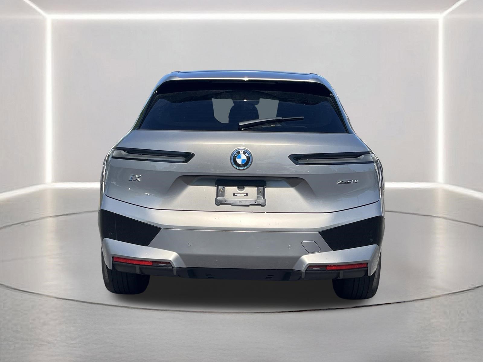 Used 2023 BMW iX xDrive50 w/ Sport Package AWD/4WD image 21