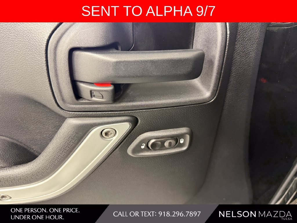 Used 2014 Jeep Wrangler Unlimited Rubicon w/ Connectivity Group AWD/4WD image 19