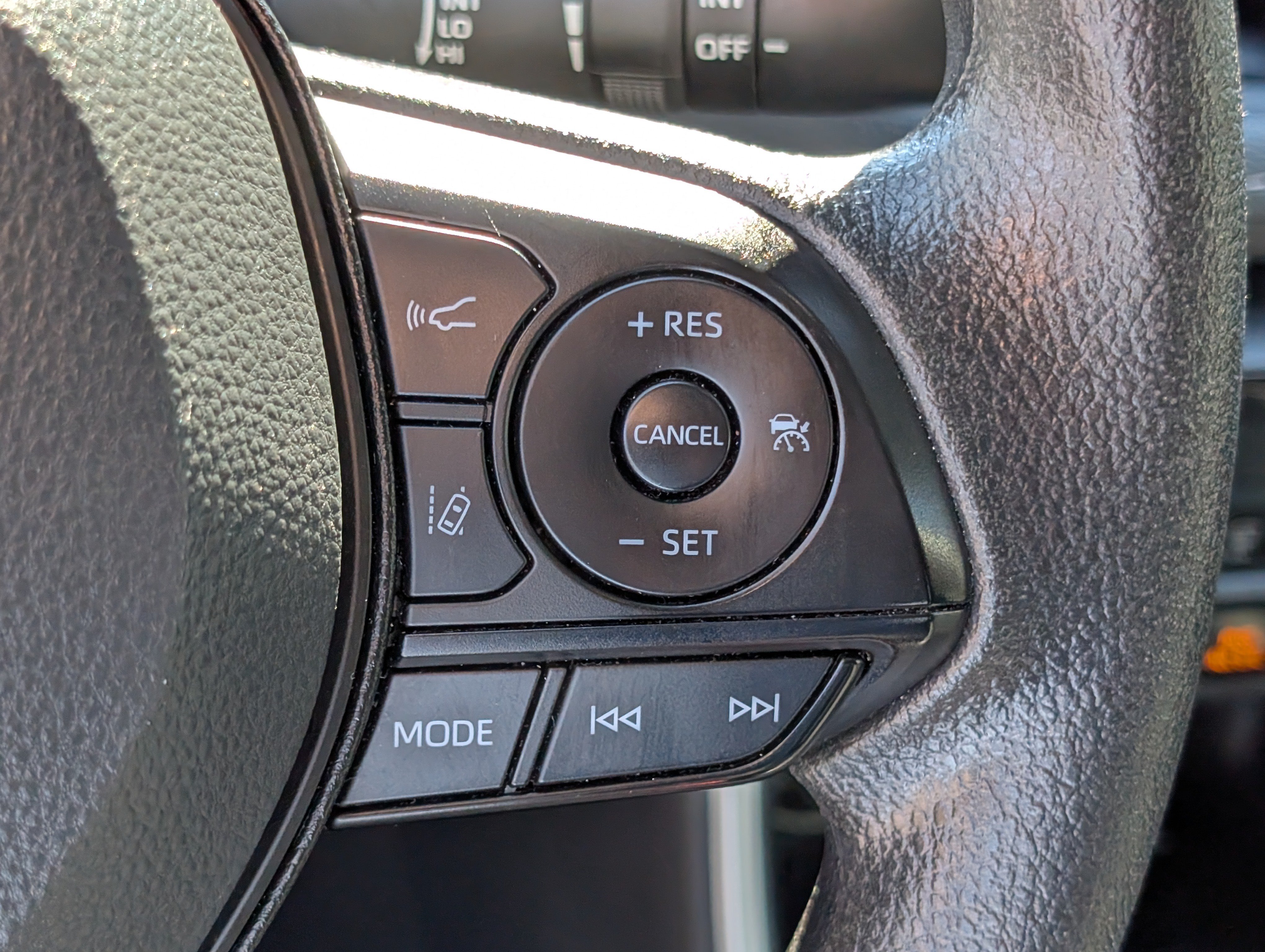 Used 2025 Toyota RAV4 XLE AWD/4WD image 23