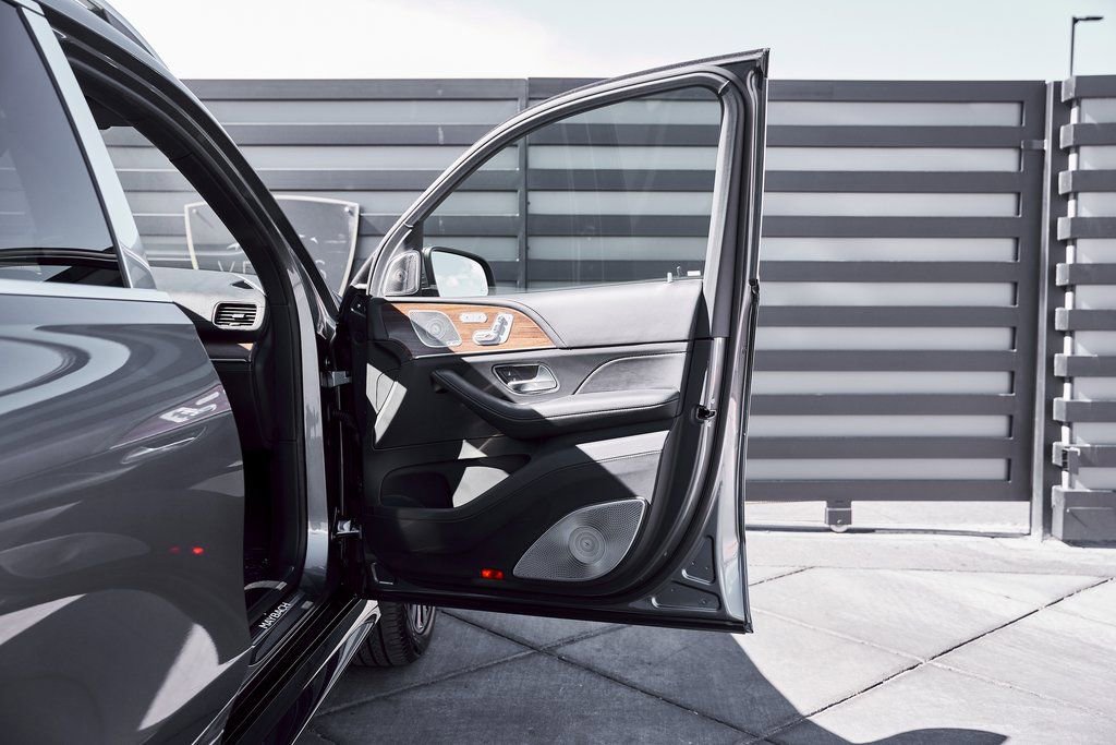 Used 2025 Mercedes-Benz Maybach GLS 600 4MATIC image 24