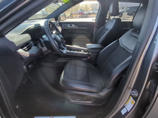 Used 2025 Ford Explorer ST-Line w/ ST-Line Street Pack image 12