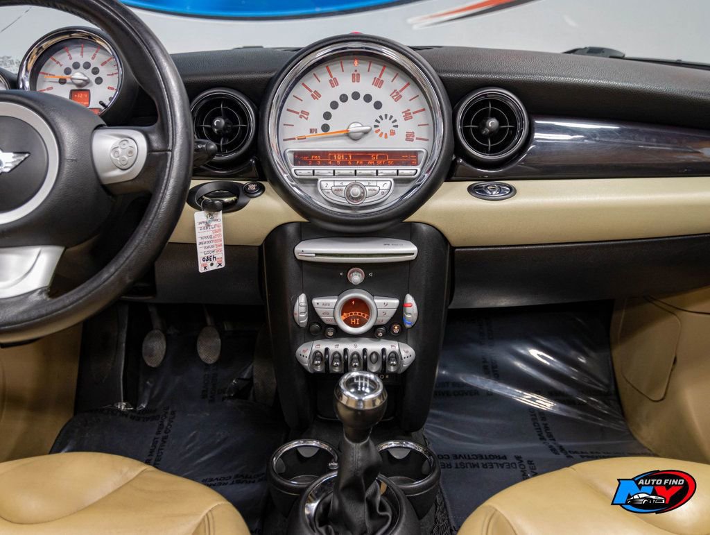 Used 2009 MINI Cooper Convertible image 11