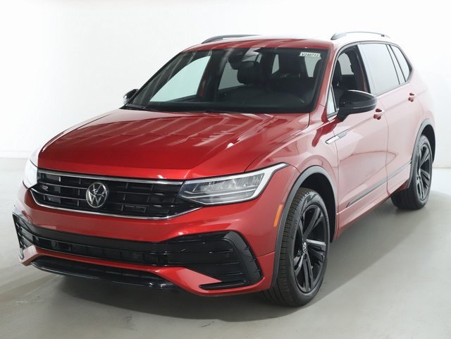 Used 2024 Volkswagen Tiguan SE R-Line image 1