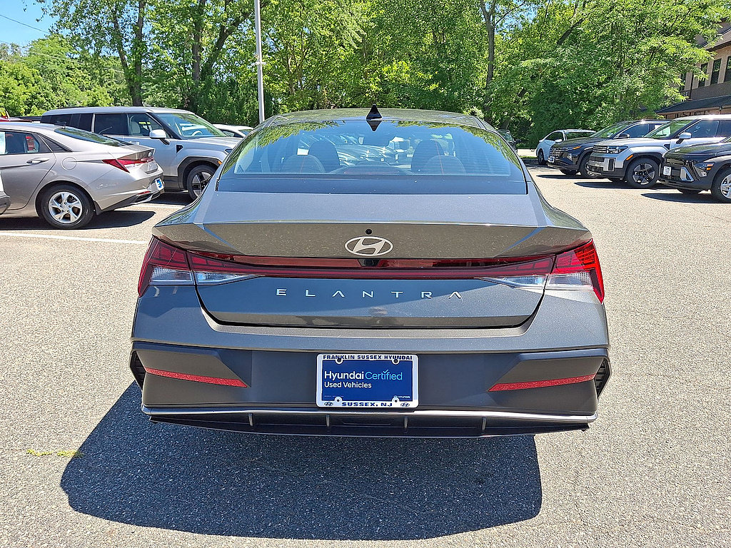 Certified 2025 Hyundai Elantra SEL FWD image 23