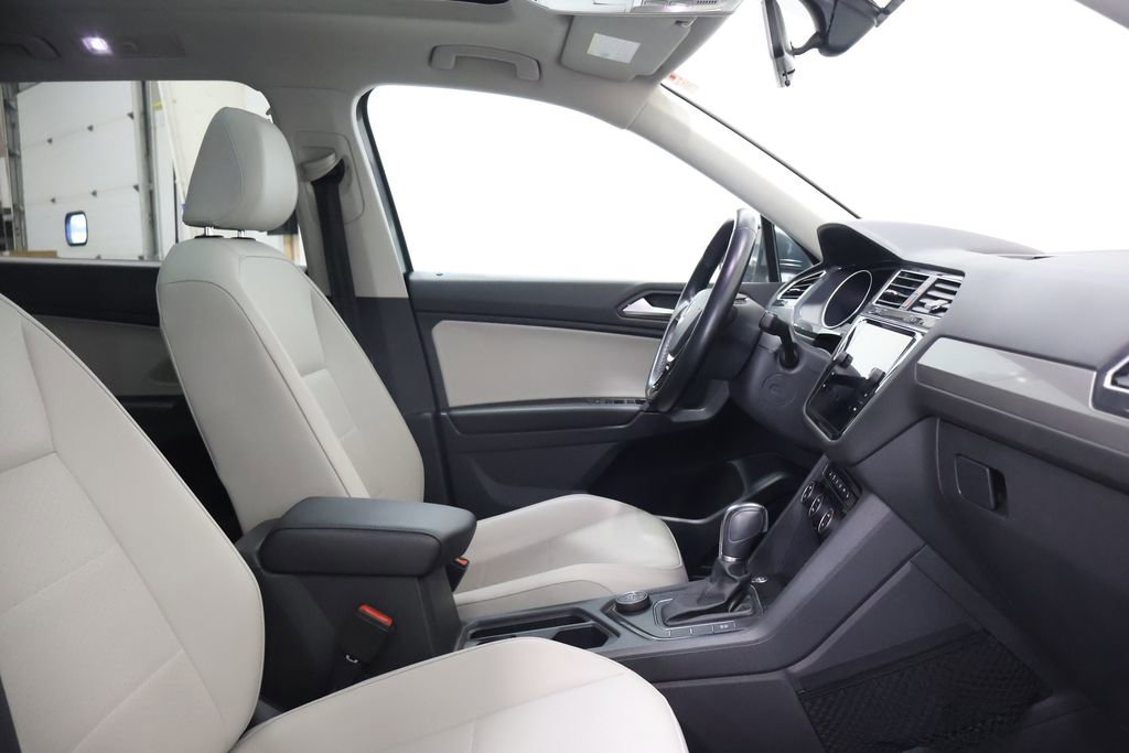 Used 2019 Volkswagen Tiguan SE w/ Panoramic Sunroof Package image 21