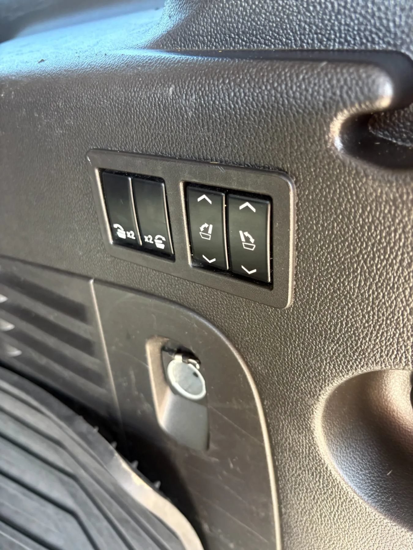 Used 2015 Cadillac Escalade ESV Luxury AWD/4WD image 48