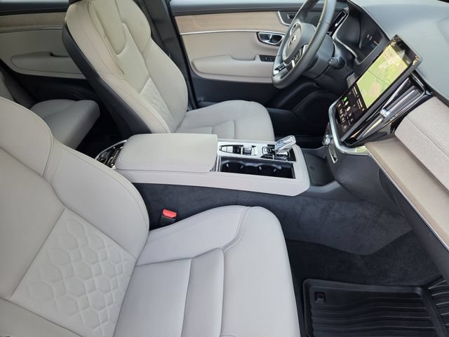 Used 2025 Volvo XC90 B5 Core w/ Climate Package AWD/4WD image 13