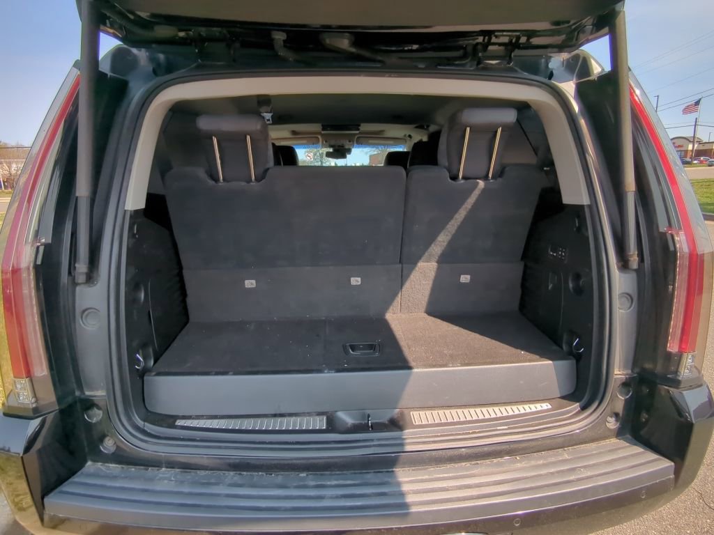 Used 2019 Cadillac Escalade Premium Luxury image 16