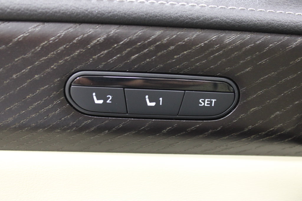 Used 2023 INFINITI QX60 Sensory w/ Vision Package AWD/4WD image 19