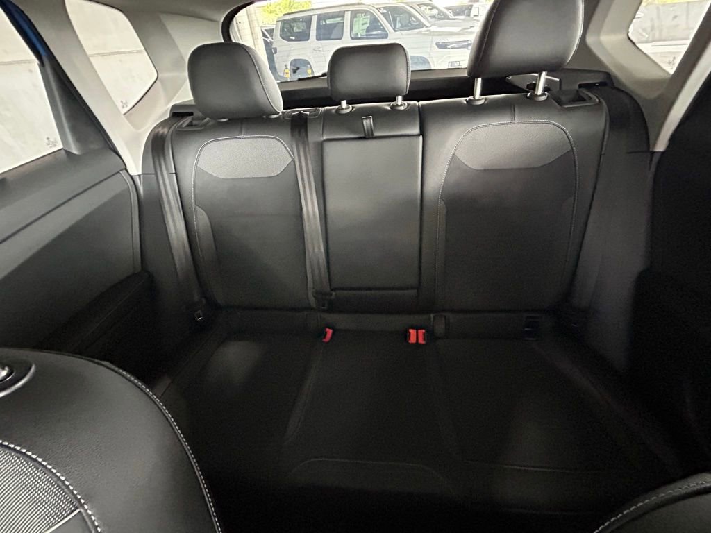 Used 2025 Volkswagen Taos SE image 13