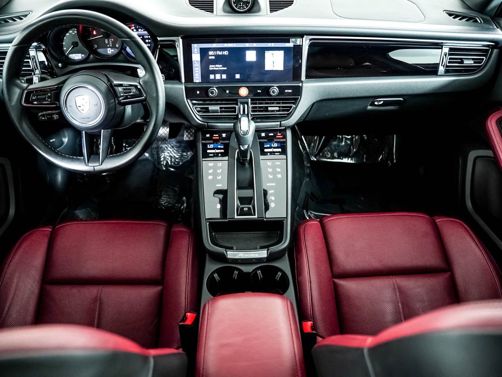 Certified 2023 Porsche Macan AWD/4WD image 15