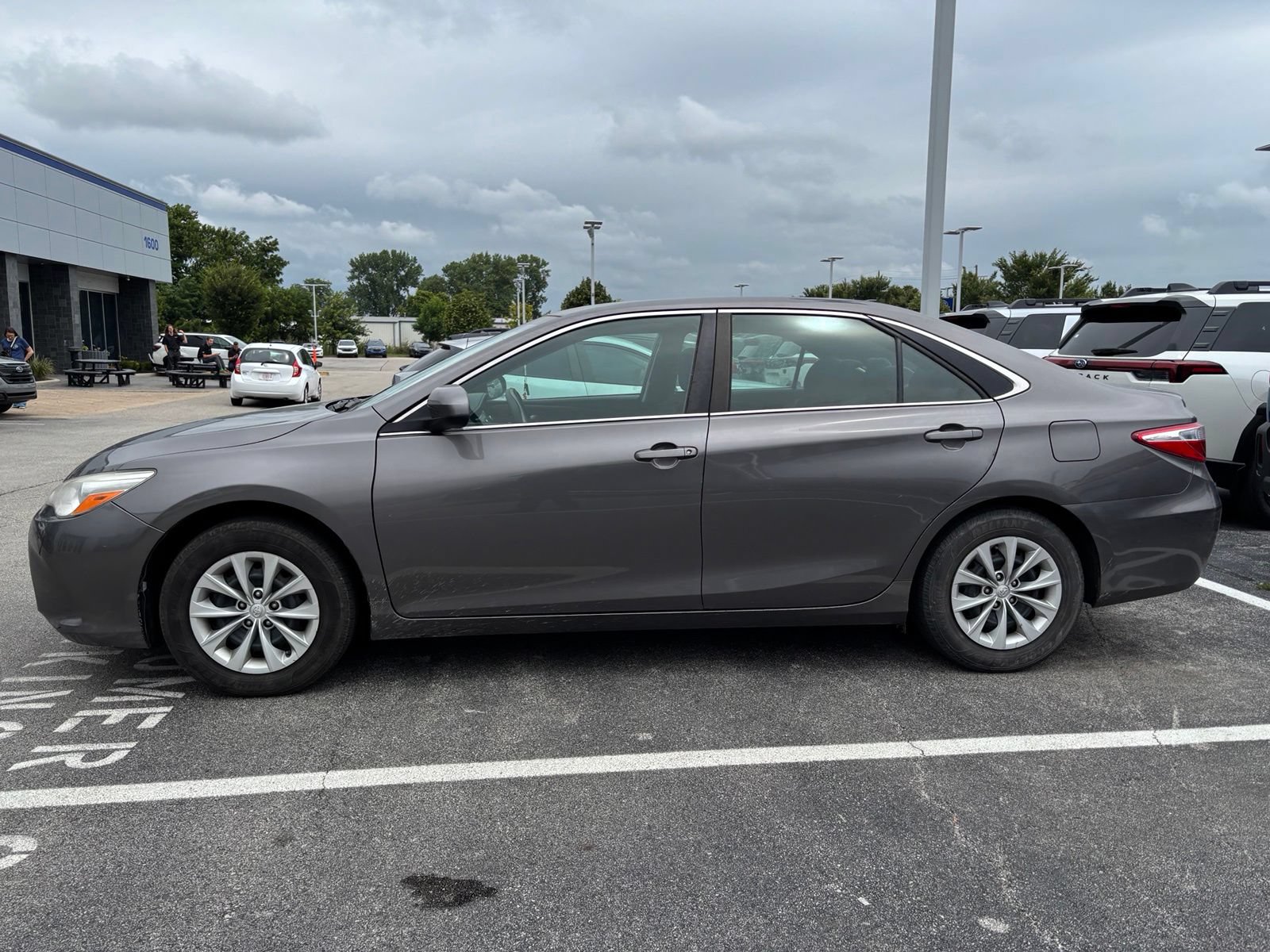 Used 2017 Toyota Camry LE FWD image 6