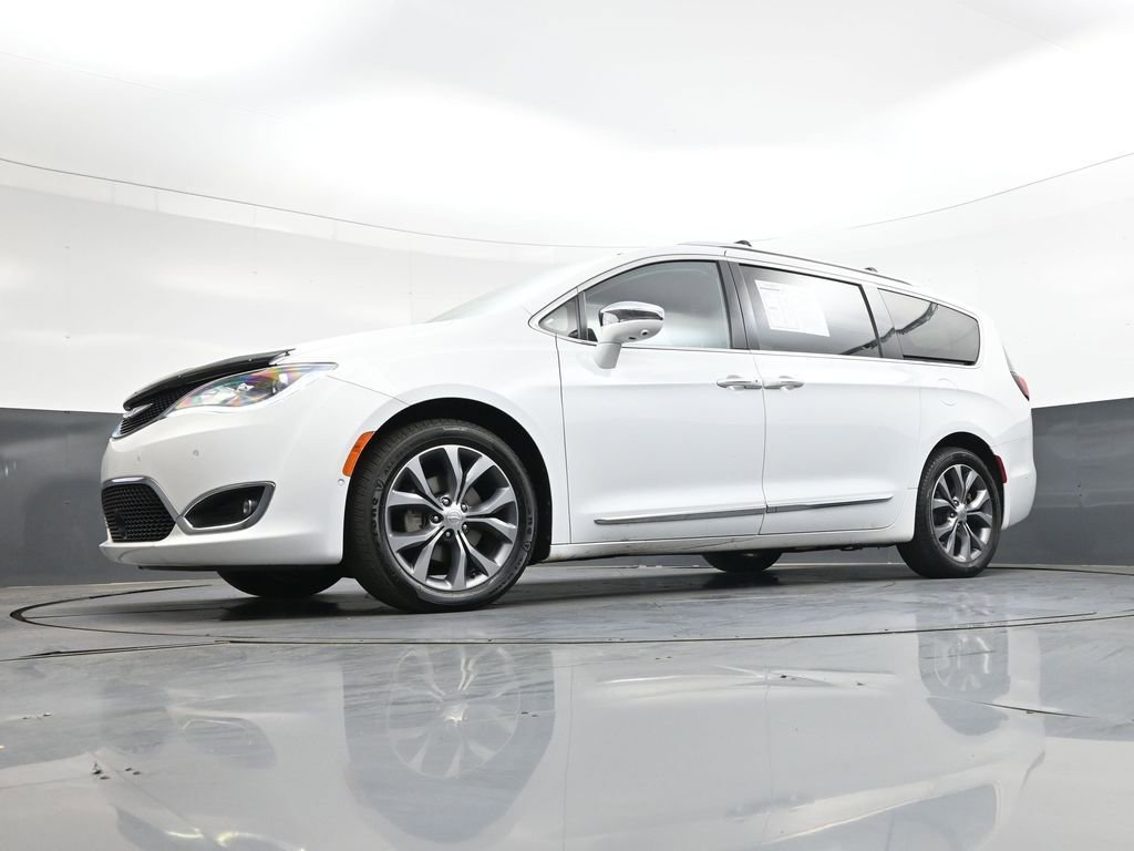 Used 2017 Chrysler Pacifica Limited FWD image 45