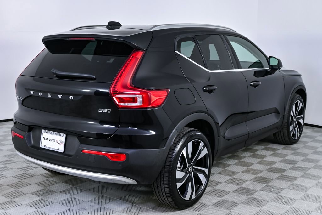 Certified 2025 Volvo XC40 B5 Plus image 29