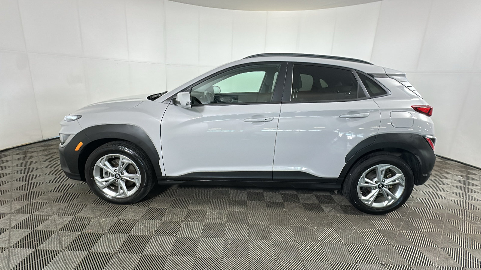 Used 2023 Hyundai Kona SEL w/ Cargo Package AWD/4WD image 7