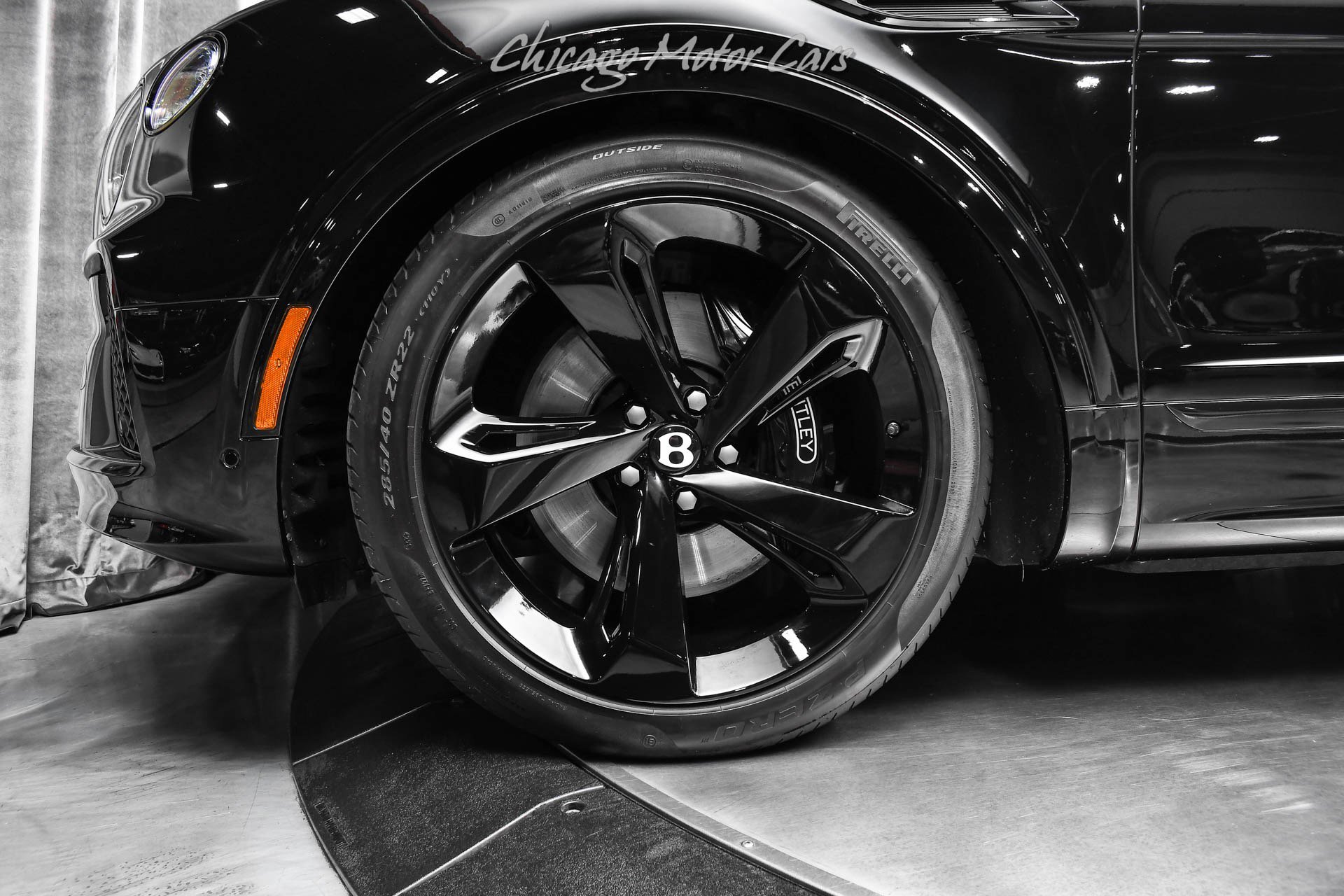 Used 2023 Bentley Bentayga Plug-In Hybrid image 50