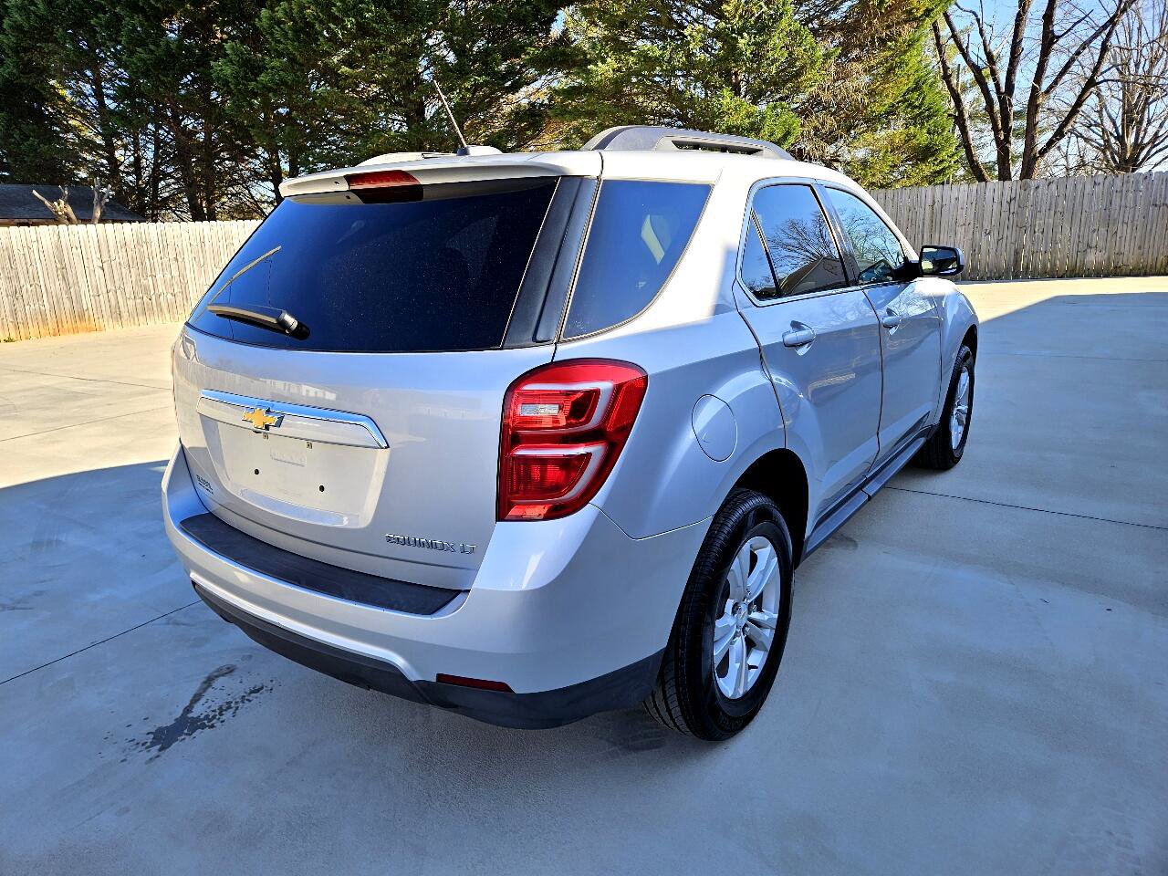 Used 2016 Chevrolet Equinox LT w/ Convenience Package image 3