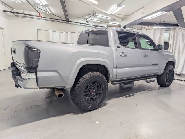 Used 2020 Toyota Tacoma SR5 RWD image 3