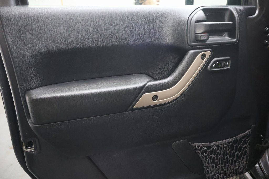 Used 2016 Jeep Wrangler Sahara image 13