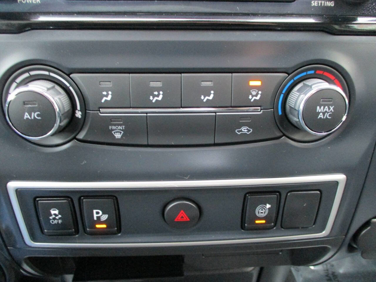 Used 2023 Nissan Titan S image 38