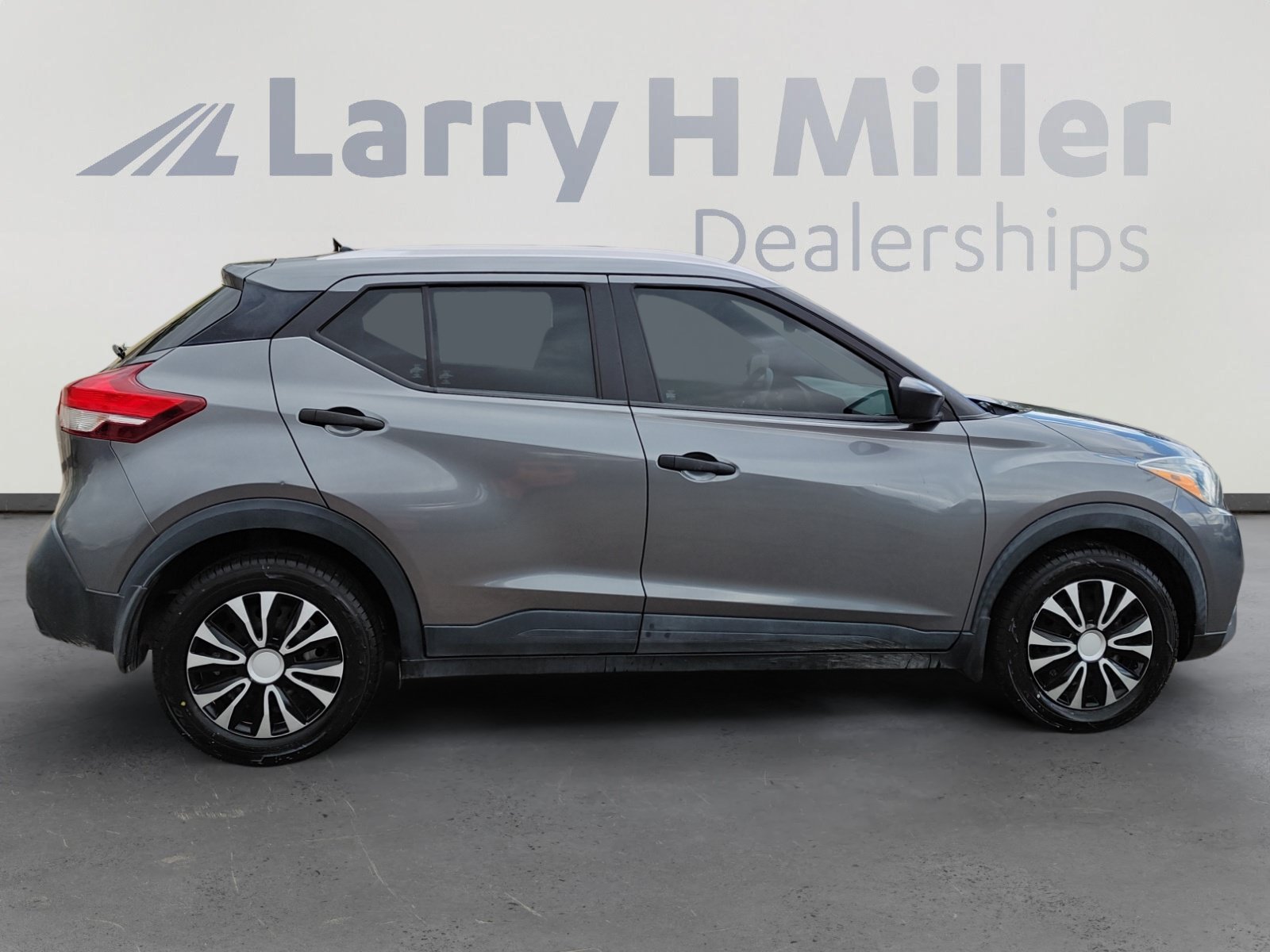 Used 2019 Nissan Kicks S FWD image 6