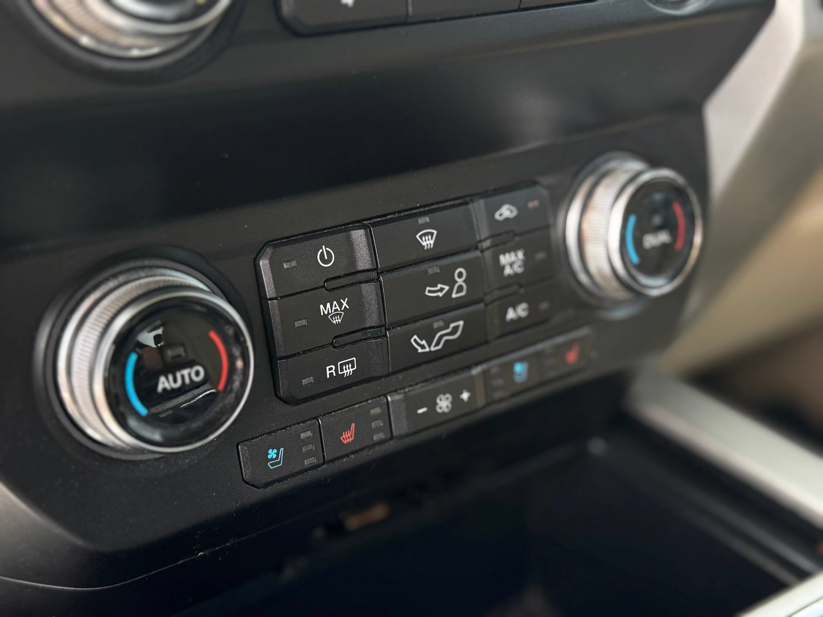 Used 2019 Ford F150 Lariat w/ Equipment Group 502A Luxury AWD/4WD image 23