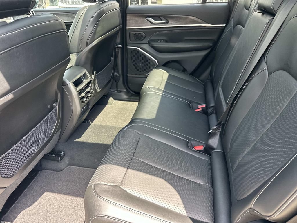 New 2026 Jeep Grand Cherokee Limited AWD/4WD image 15