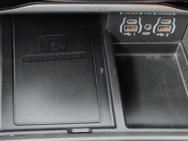 Used 2021 Chrysler Pacifica Pinnacle AWD/4WD image 22