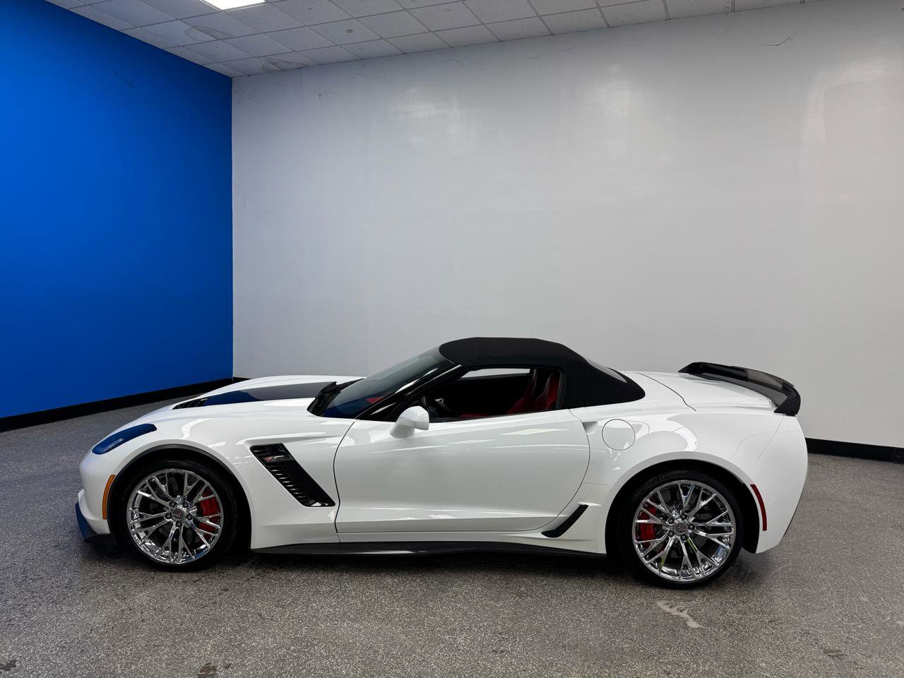 Used 2015 Chevrolet Corvette Z06 w/ 3LZ Preferred Equipment Group image 5